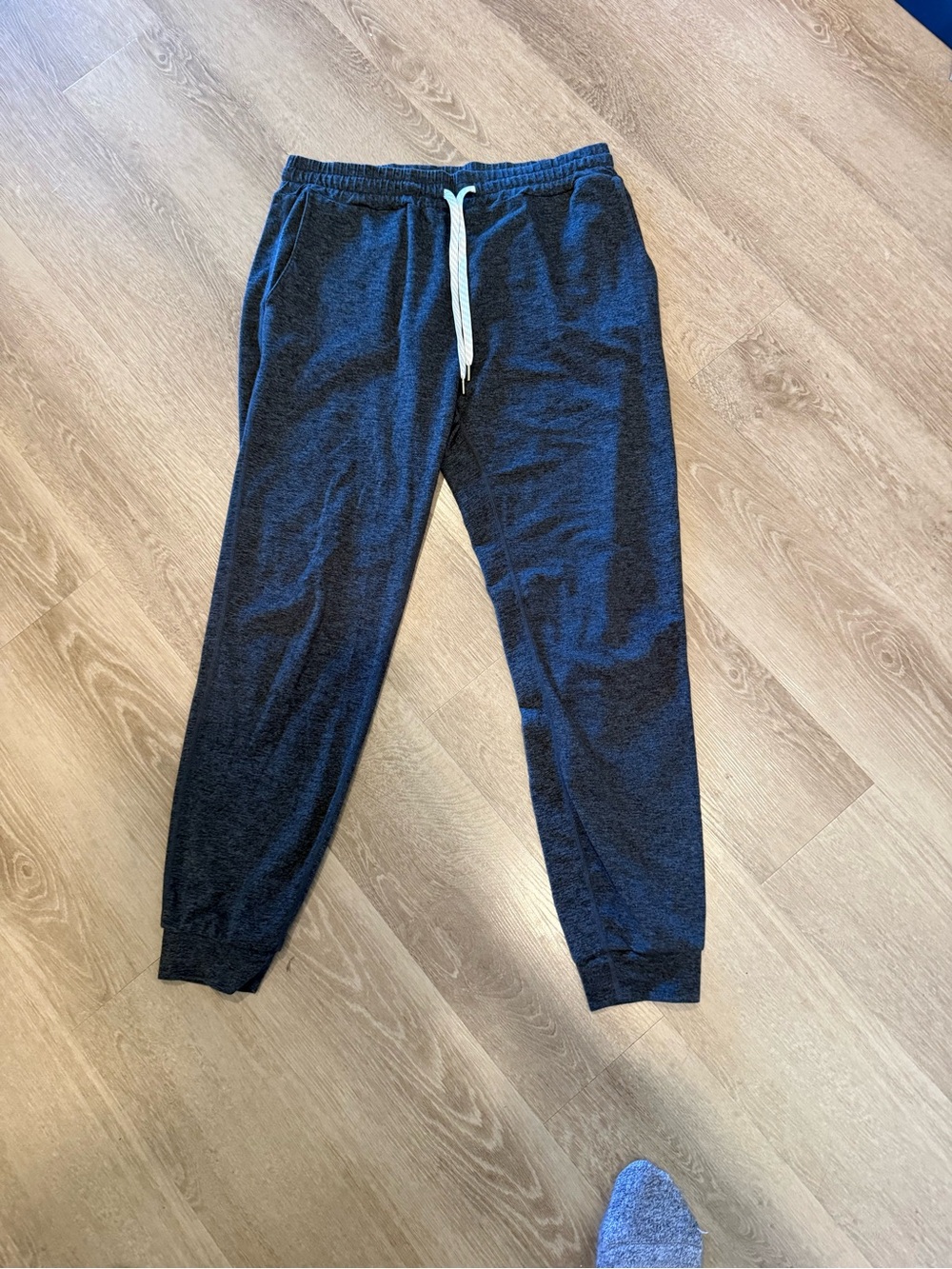 Vuori Women's Dark Gray Jogger Sweatpants
